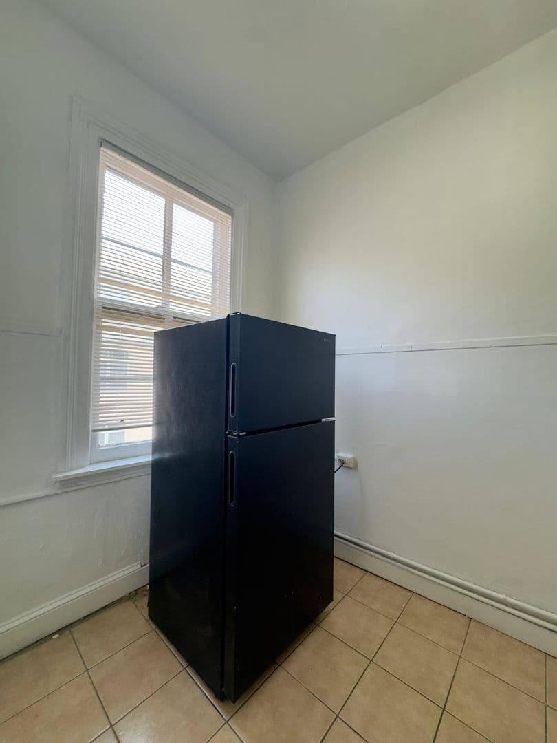 Baltimore Apartment: 4 & 10 E Biddle Street