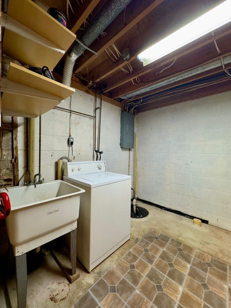 Baltimore Townhome: 5371 King Arthur Cir