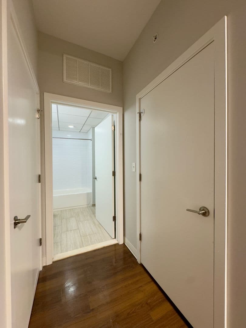 Baltimore Apartment: 10 N Calvert St