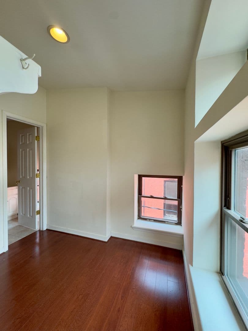 Baltimore Apartment: 906 & 935 Saint Paul Street
