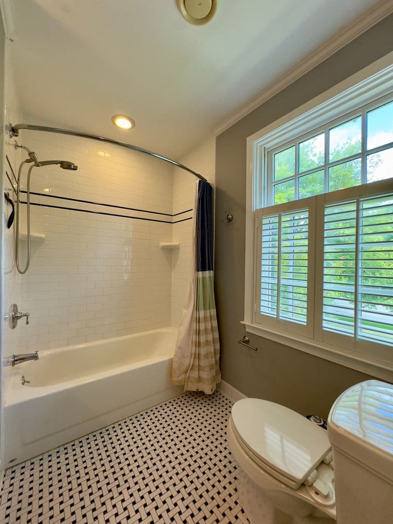 Baltimore House: 115 E Northern Pkwy