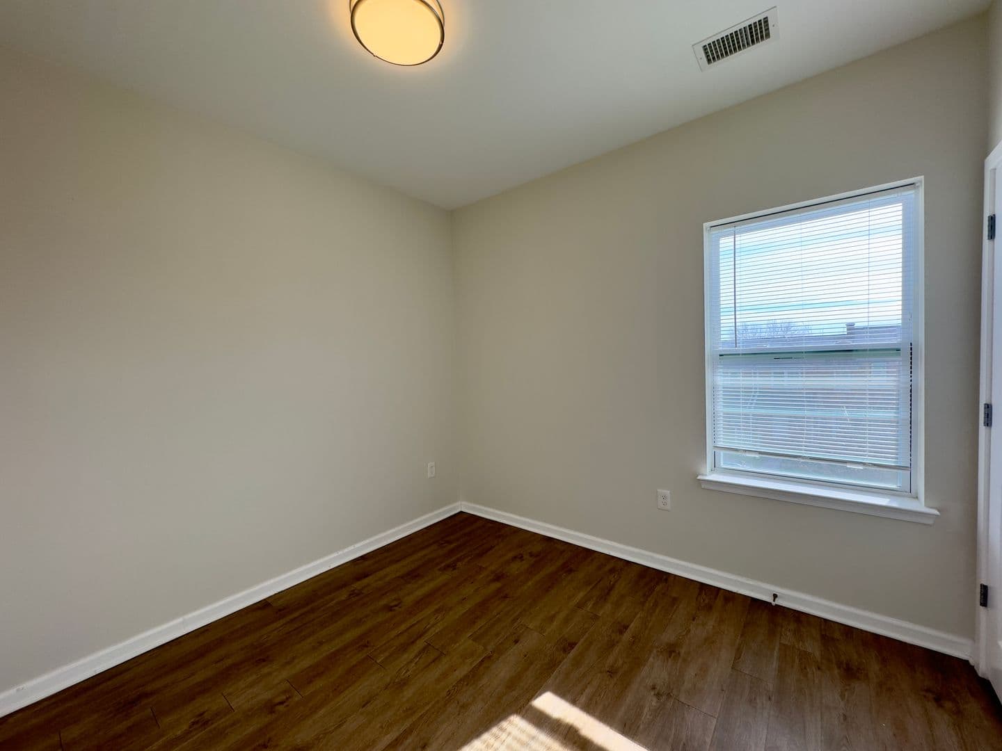 Baltimore Apartment: 4909 Hamilton Ave