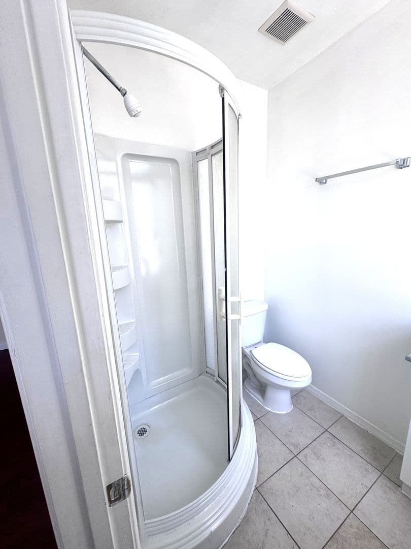 Baltimore Apartment: 8 & 21 E Eager Street