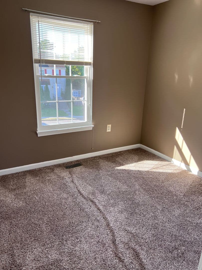 Nottingham Townhome: 14 Minte Dr