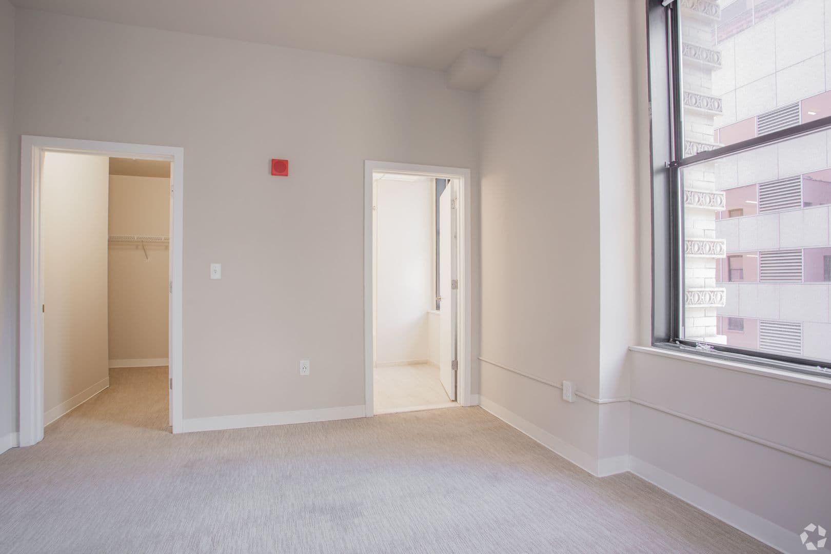 Baltimore Apartment: 10 N Calvert St
