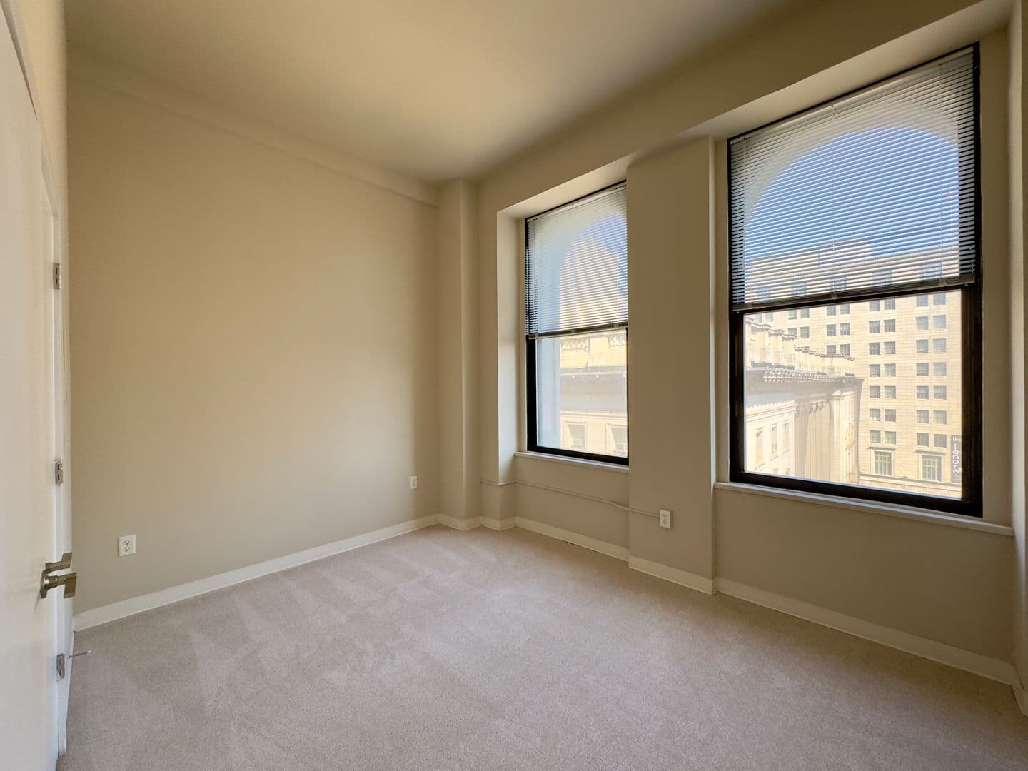 Baltimore Apartment: 10 N Calvert St