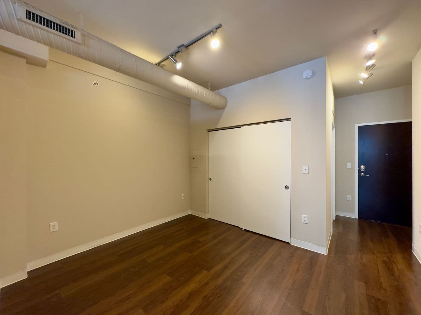 Baltimore Apartment: 10 N Calvert St