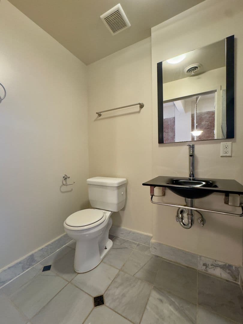 Baltimore Apartment: 311 W Baltimore St