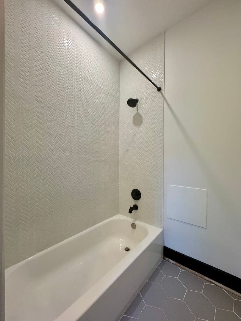 Baltimore Apartment: 1005 N Charles St