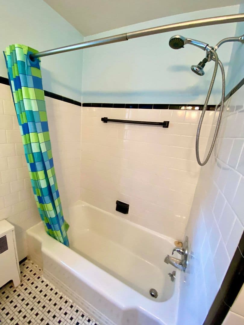 Baltimore Apartment: 6125 Parkway Dr