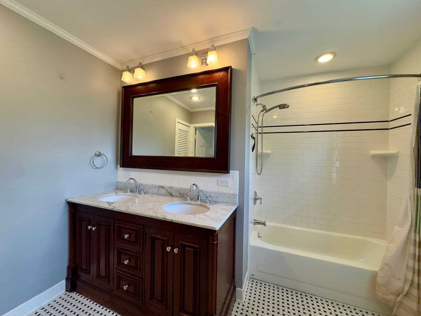Baltimore House: 115 E Northern Pkwy