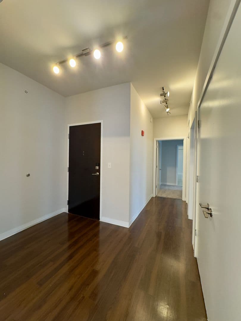 Baltimore Apartment: 10 N Calvert St