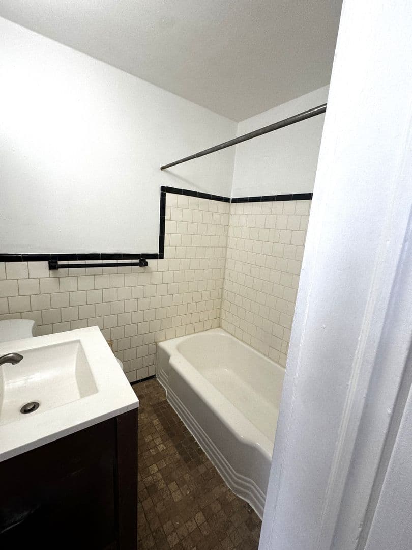 Baltimore Apartment: 4 & 10 E Biddle Street