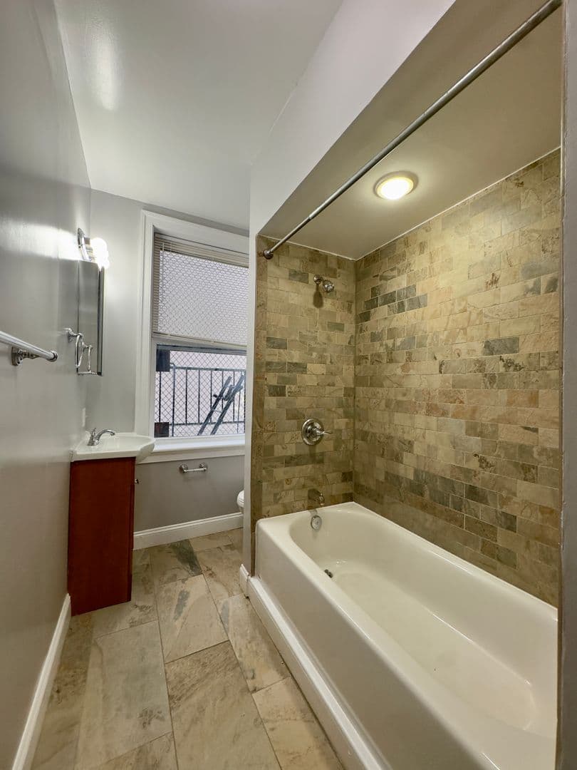 Baltimore Apartment: 817 Park Ave