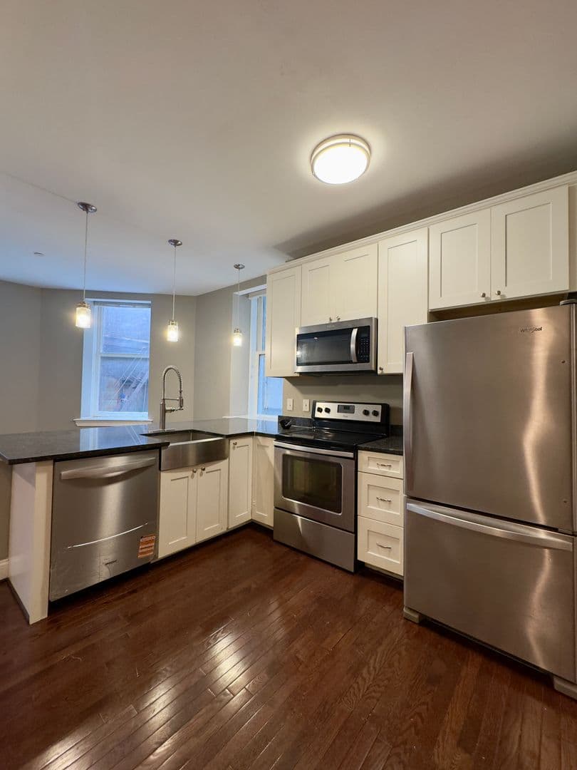 Baltimore Apartment: 208-210 E Redwood St