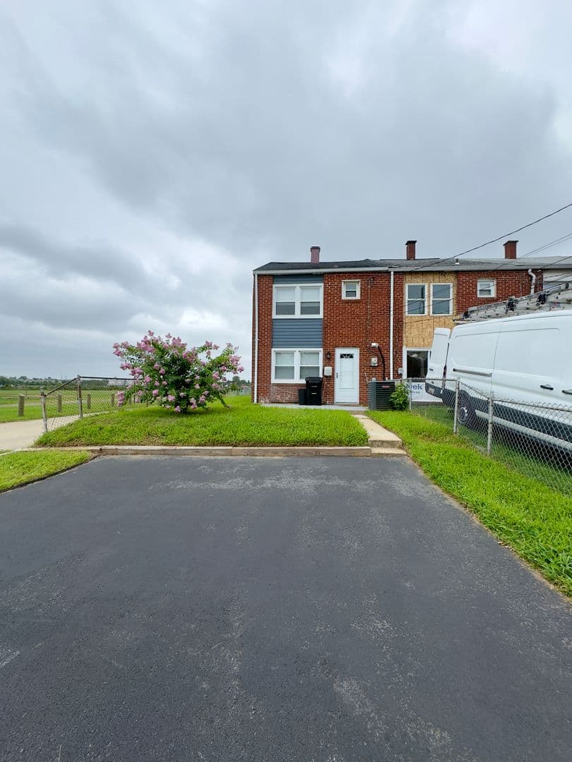 Dundalk House: 2113 Larkhall Road