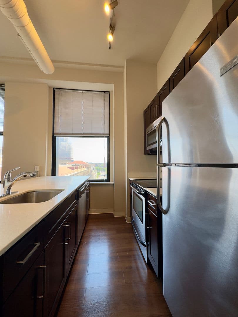 Baltimore Apartment: 10 N Calvert St