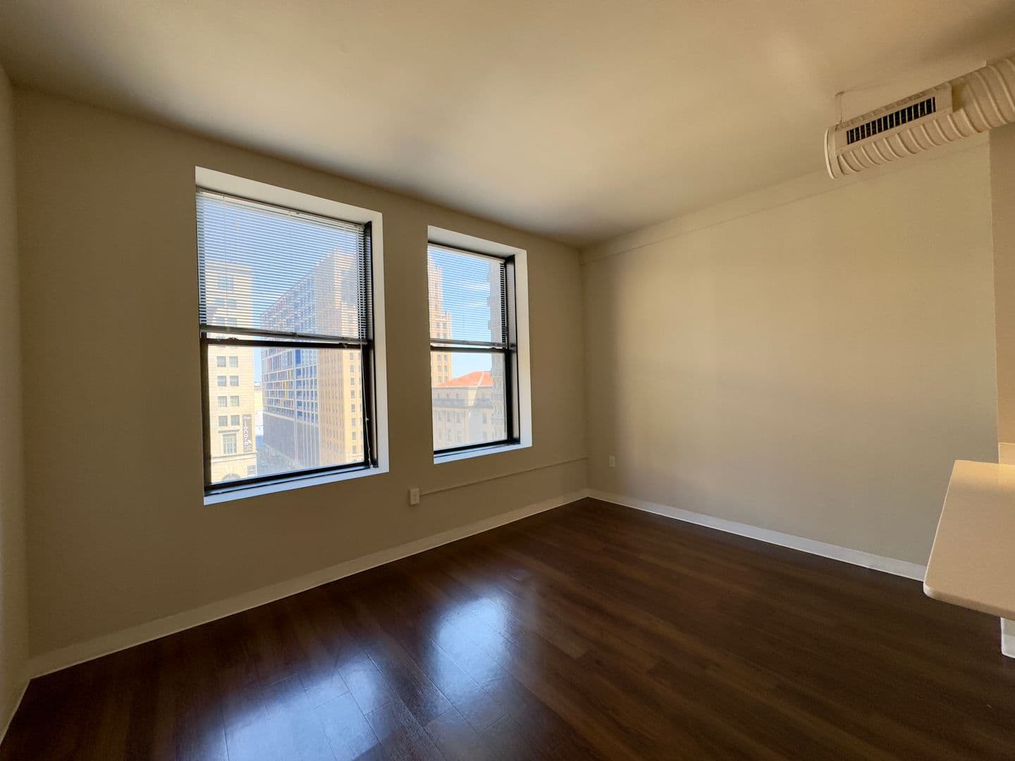 Baltimore Apartment: 10 N Calvert St