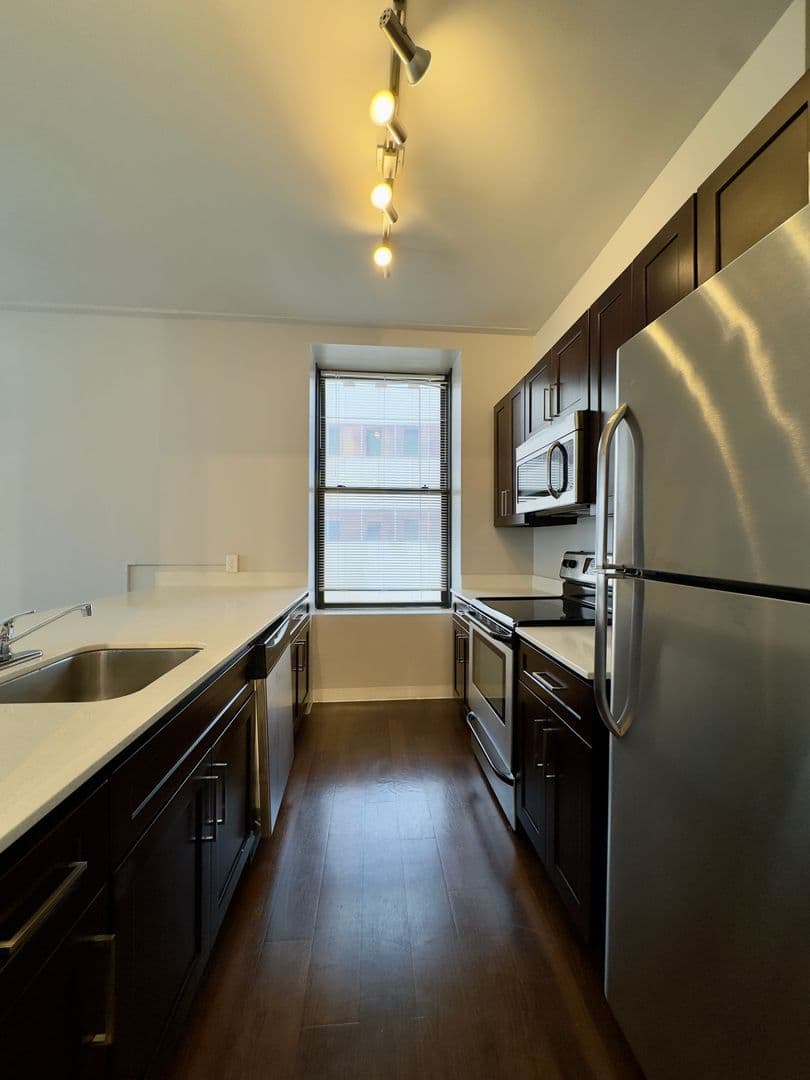 Baltimore Apartment: 10 N Calvert St