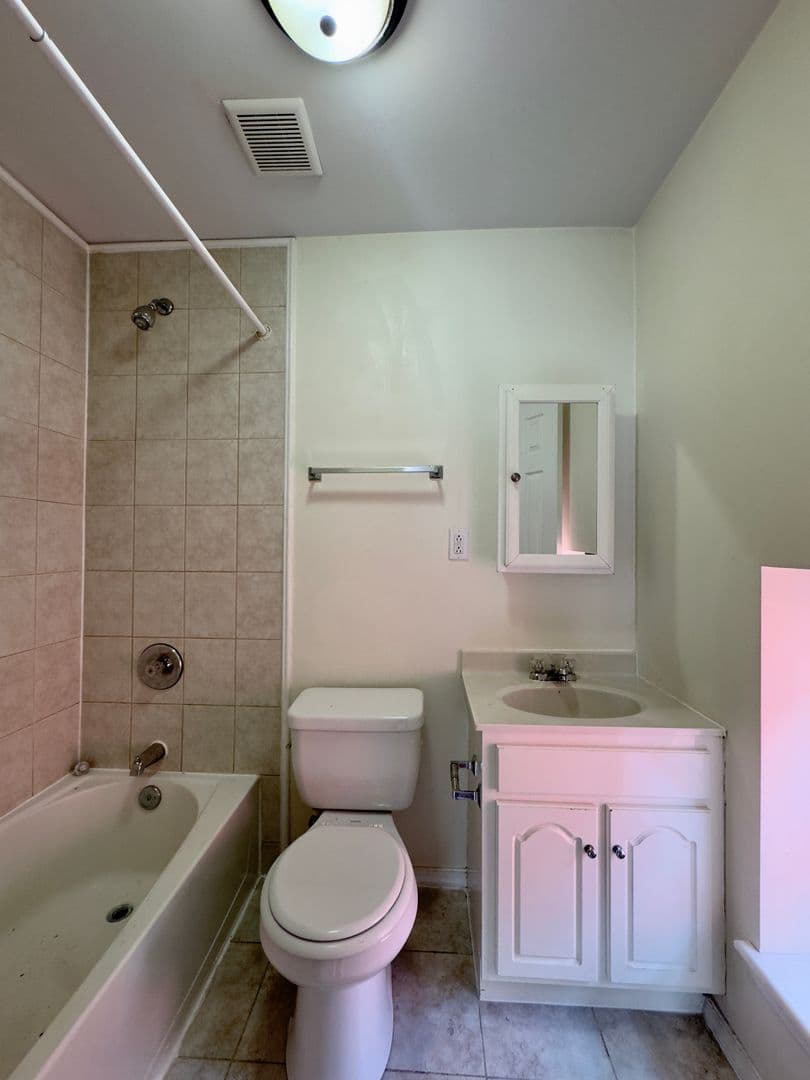 Baltimore Apartment: 906 & 935 Saint Paul Street