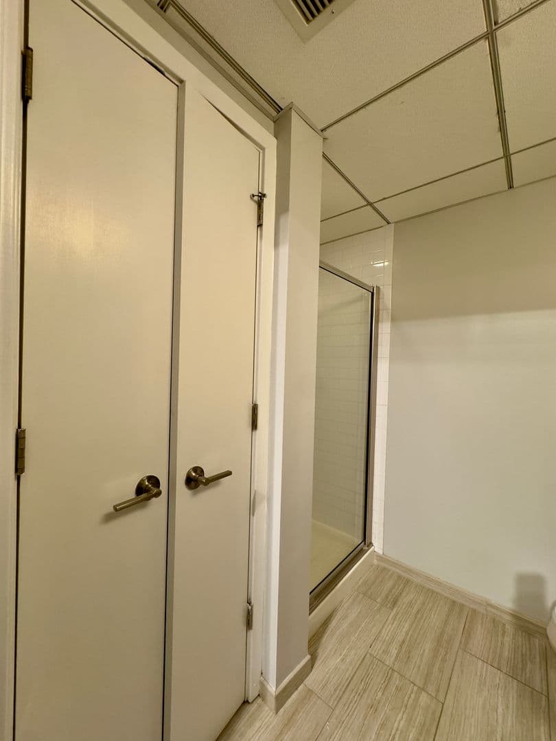 Baltimore Apartment: 10 N Calvert St