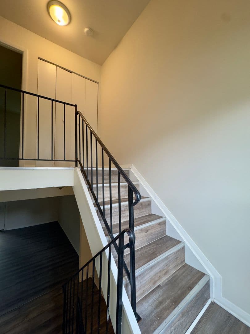 Edgewood Townhome: 1830 Eloise Ln