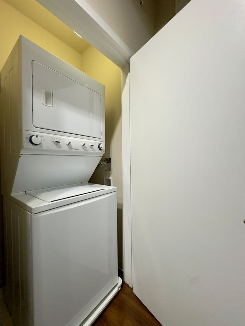 Baltimore Apartment: 10 N Calvert St