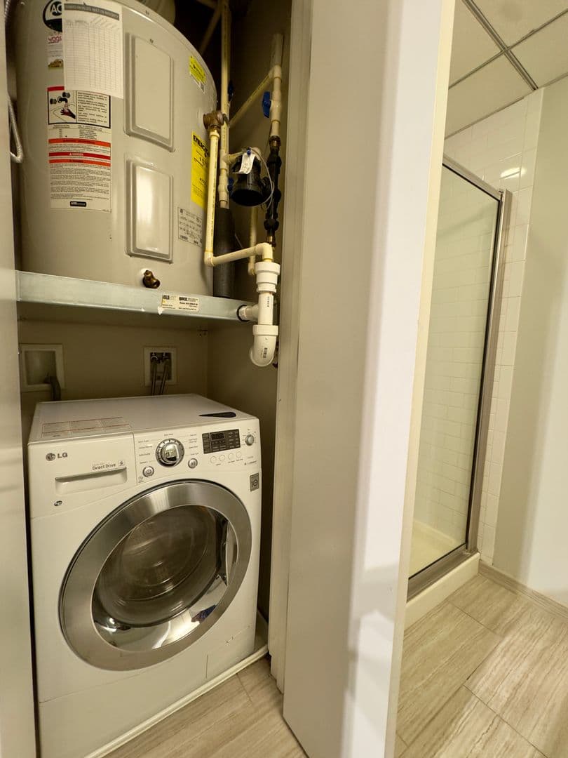Baltimore Apartment: 10 N Calvert St