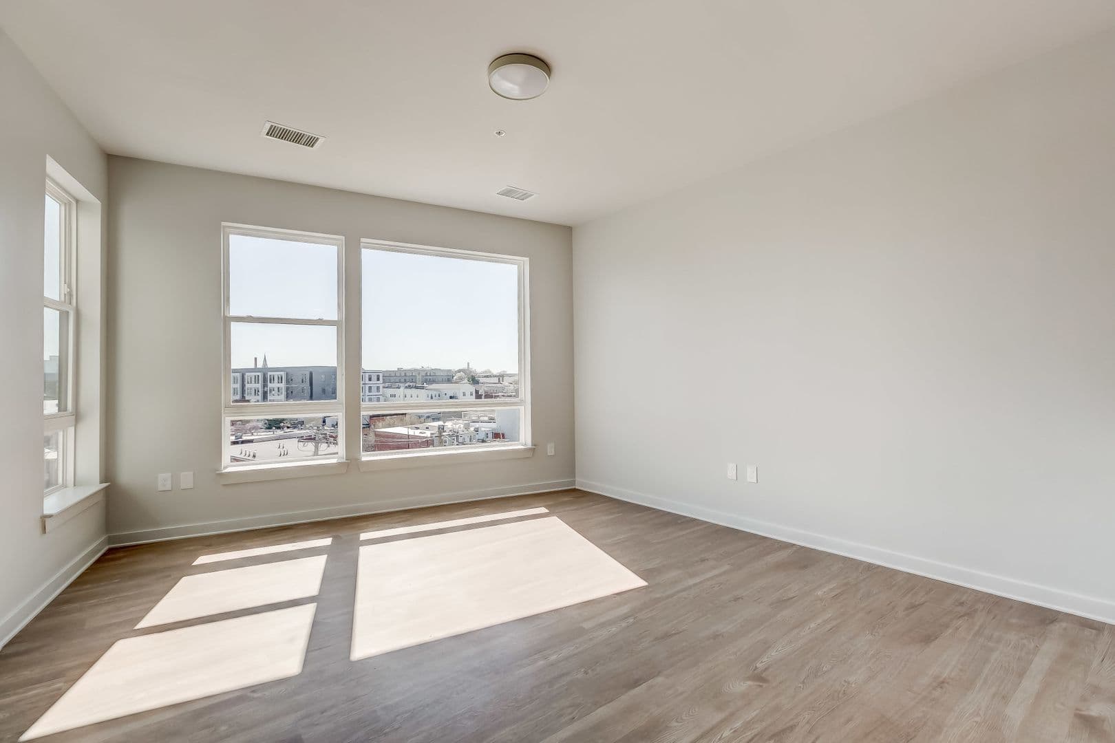 Baltimore Apartment: 115 W Hamburg