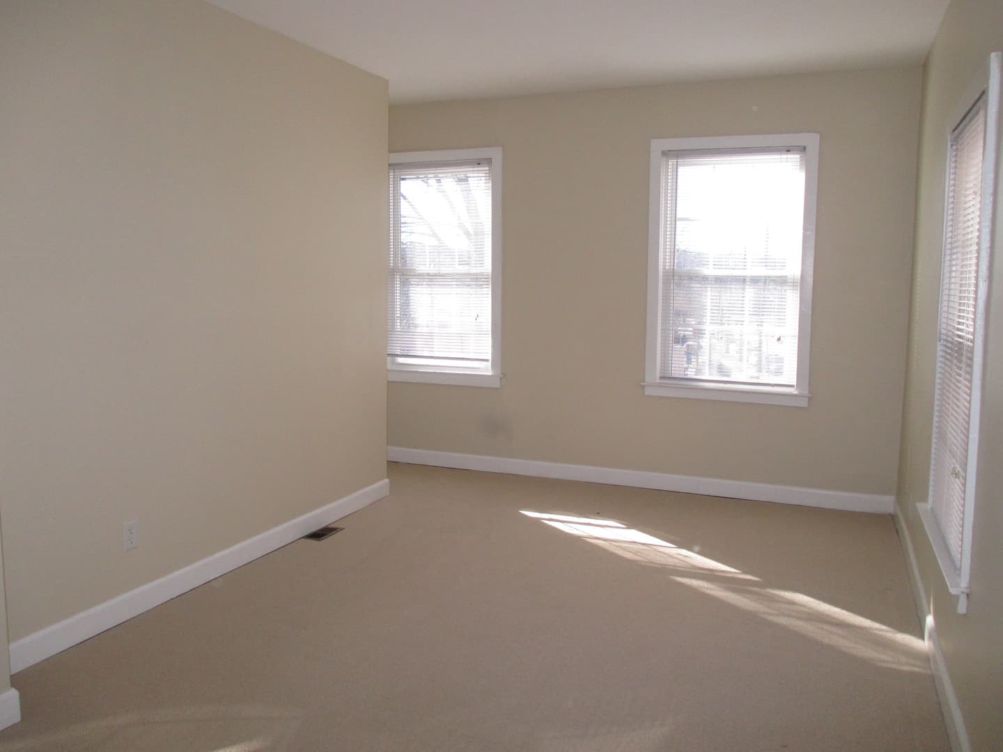 Baltimore House: 3539 Falls Rd