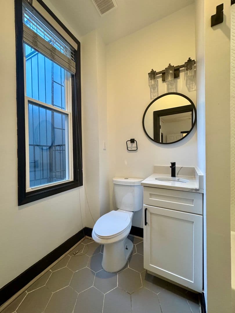 Baltimore Apartment: 1005 N Charles St