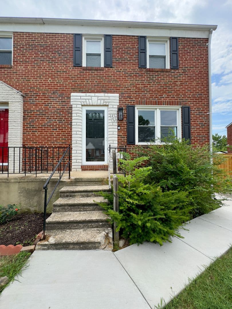 Nottingham Townhome: 205 Sipple Ave