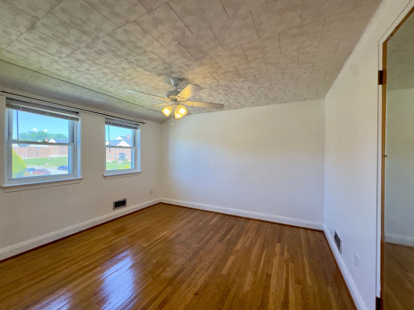 Baltimore Townhome: 5781 Edgepark Rd