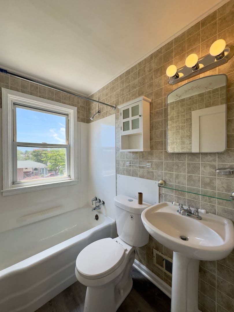 Baltimore Townhome: 433 Oakwood Rd