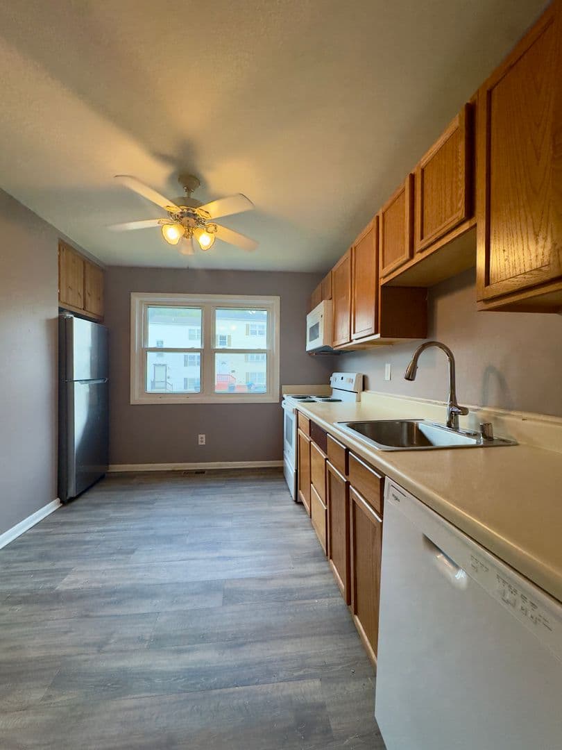 Edgewood Townhome: 1830 Eloise Ln