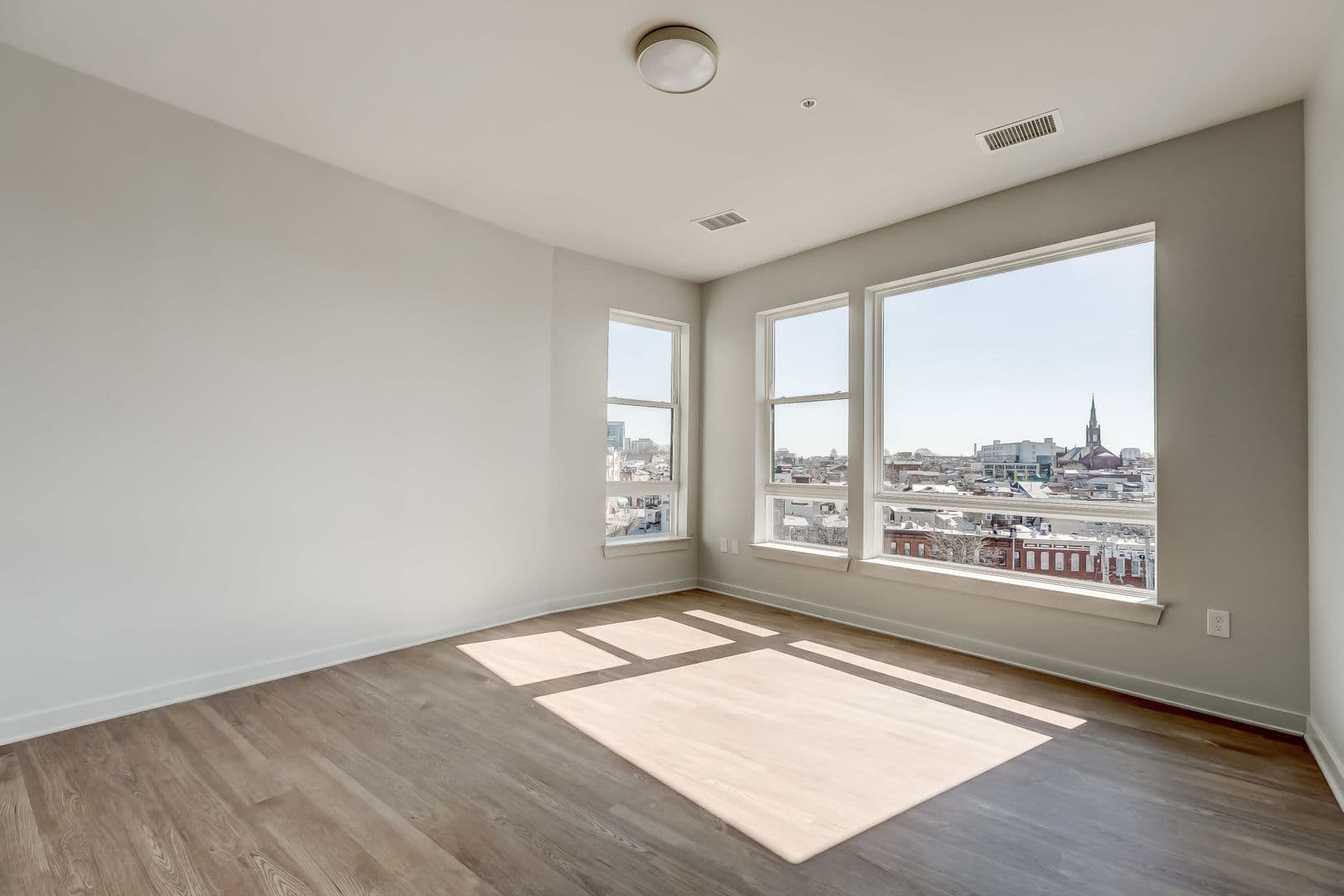 Baltimore Apartment: 115 W Hamburg