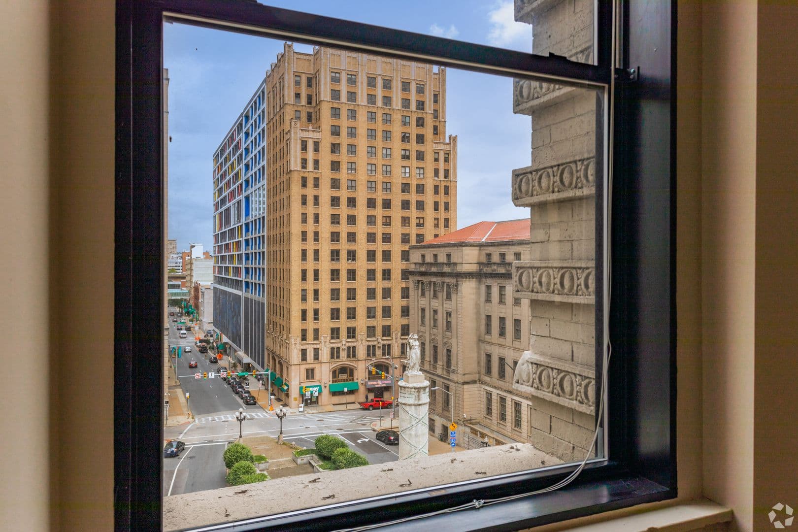 Baltimore Apartment: 10 N Calvert St