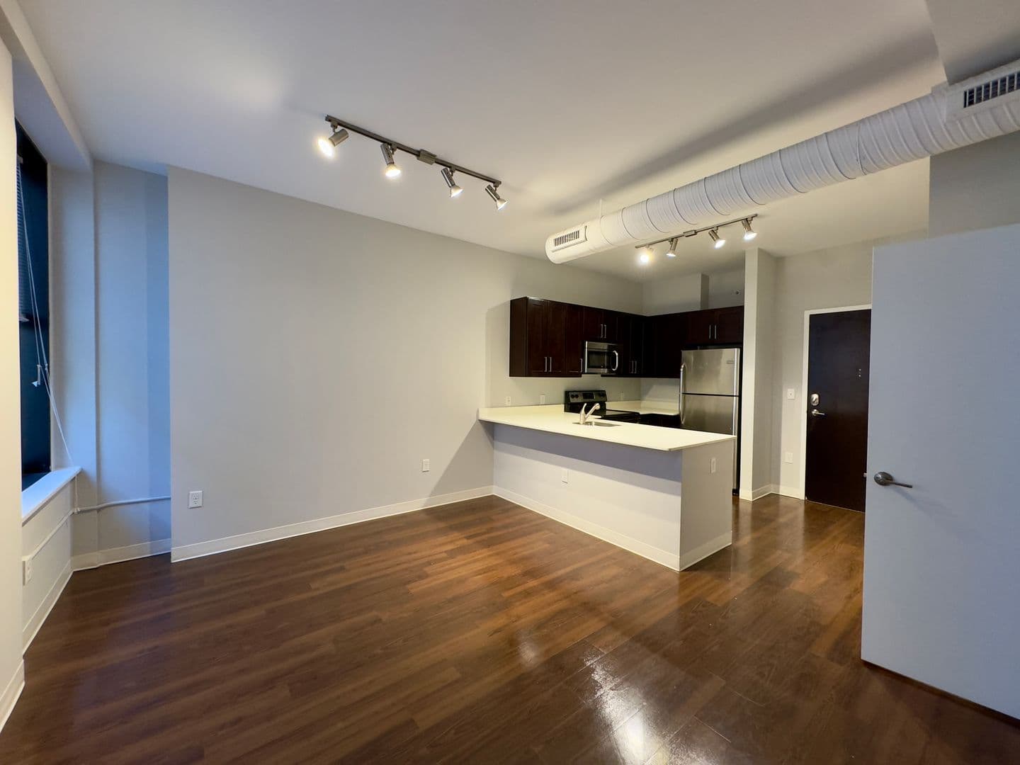 Baltimore Apartment: 10 N Calvert St