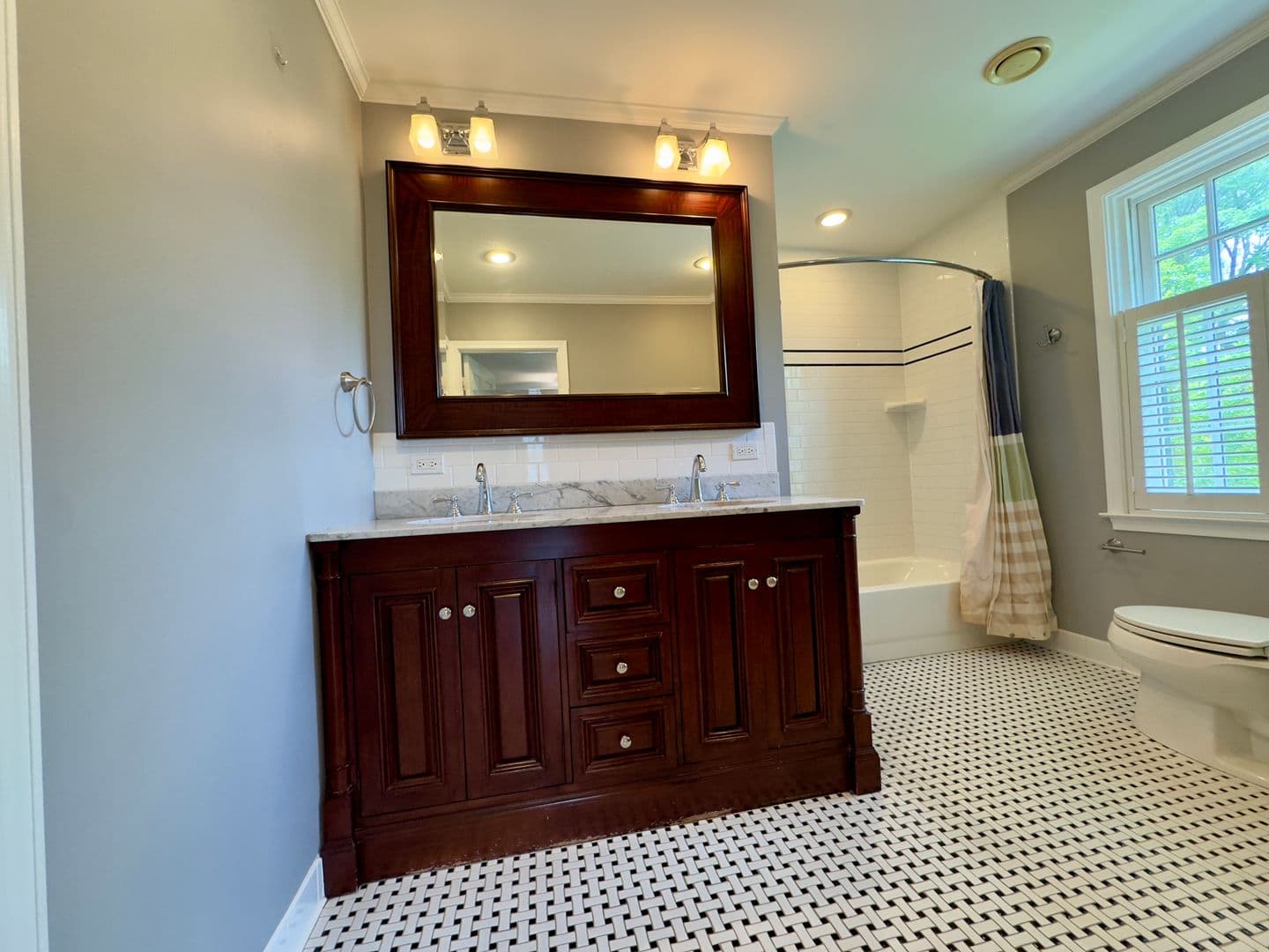 Baltimore House: 115 E Northern Pkwy