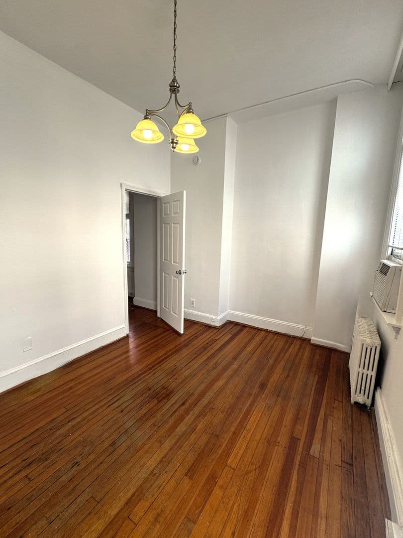 Baltimore Apartment: 4 & 10 E Biddle Street