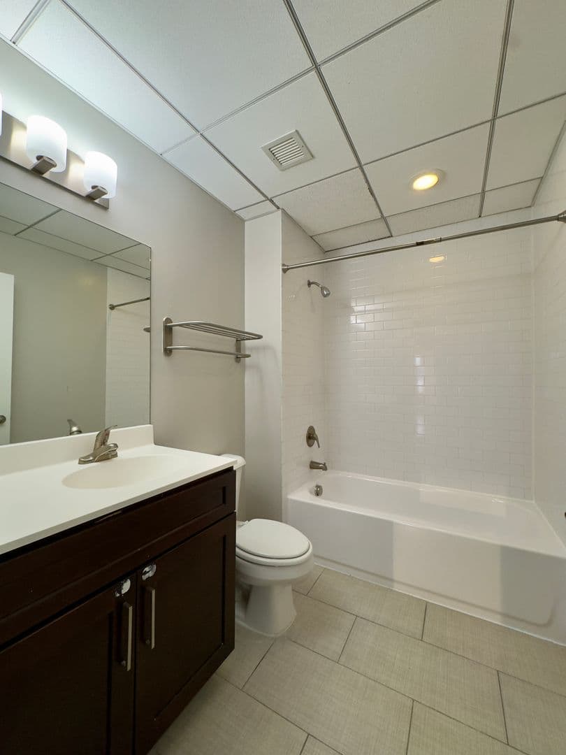 Baltimore Apartment: 10 N Calvert St