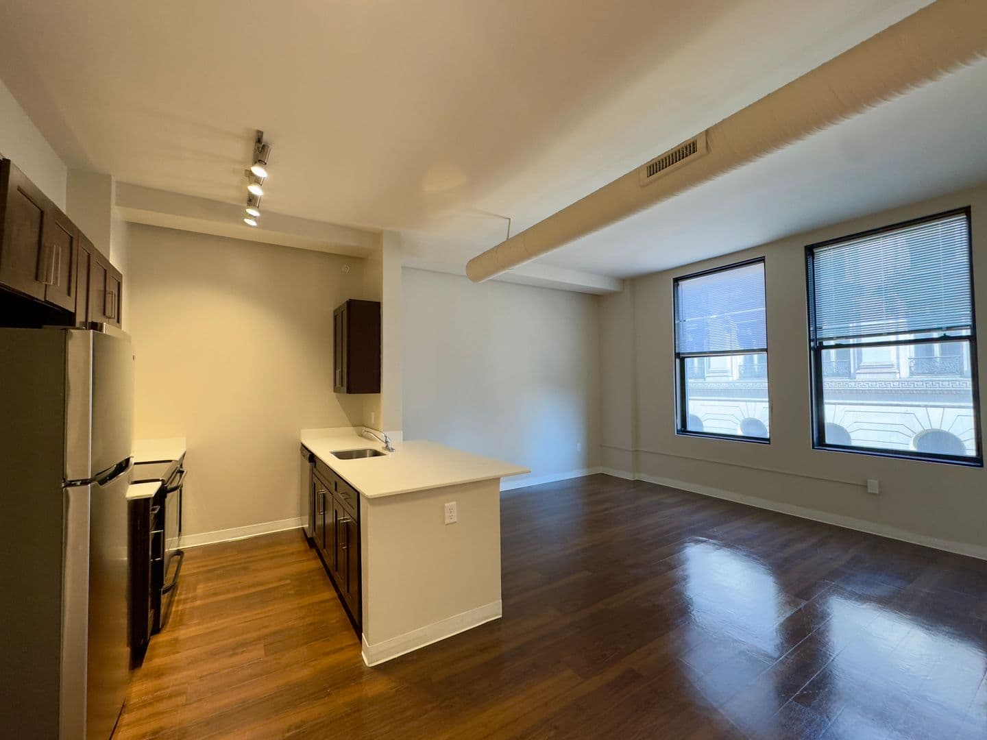 Baltimore Apartment: 10 N Calvert St