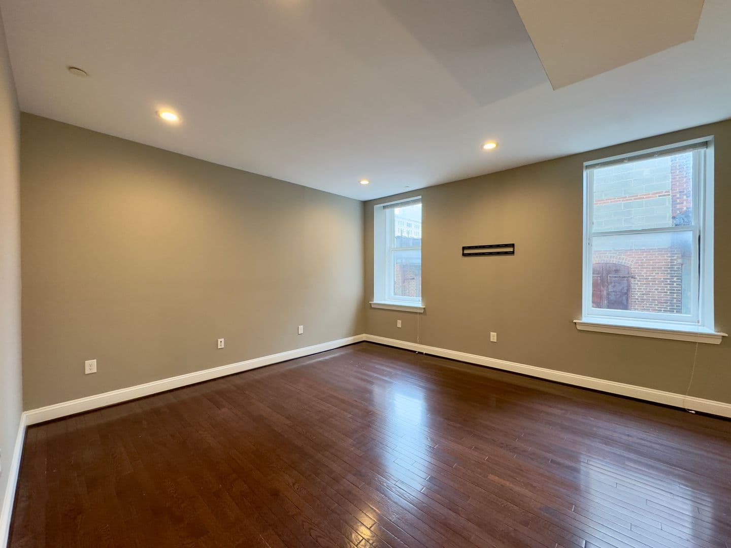 Baltimore Apartment: 208-210 E Redwood St