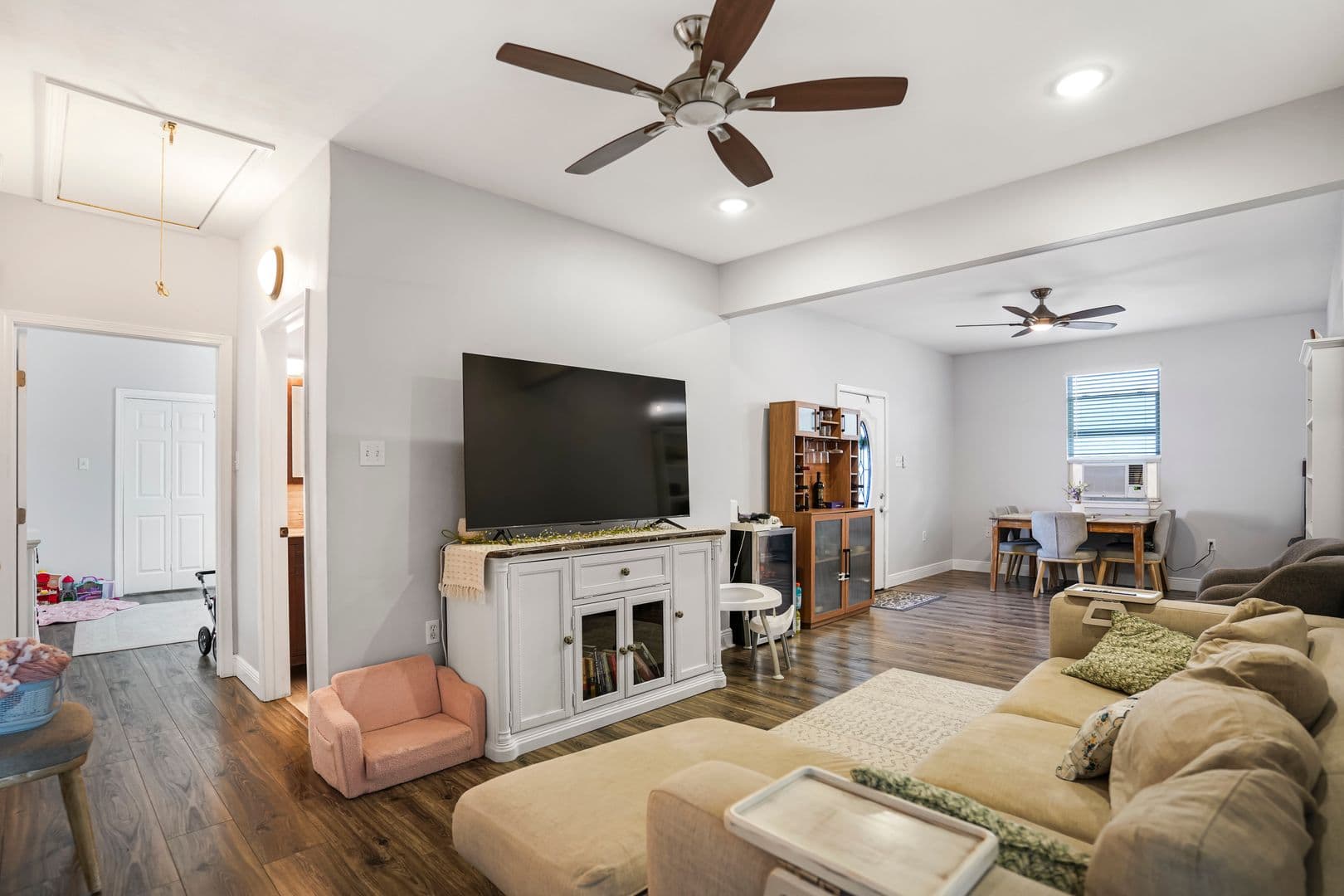 Gretna Apartment: 427 - 429 Third St