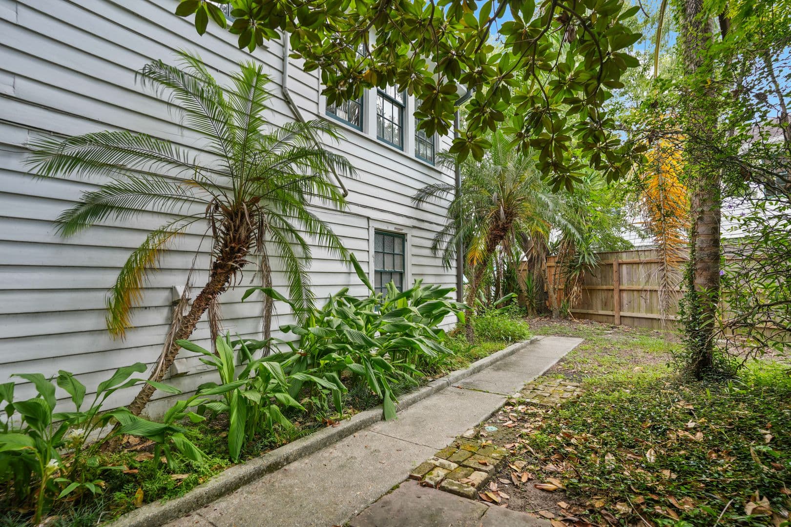 New Orleans Apartment: 1728 Gentilly Blvd