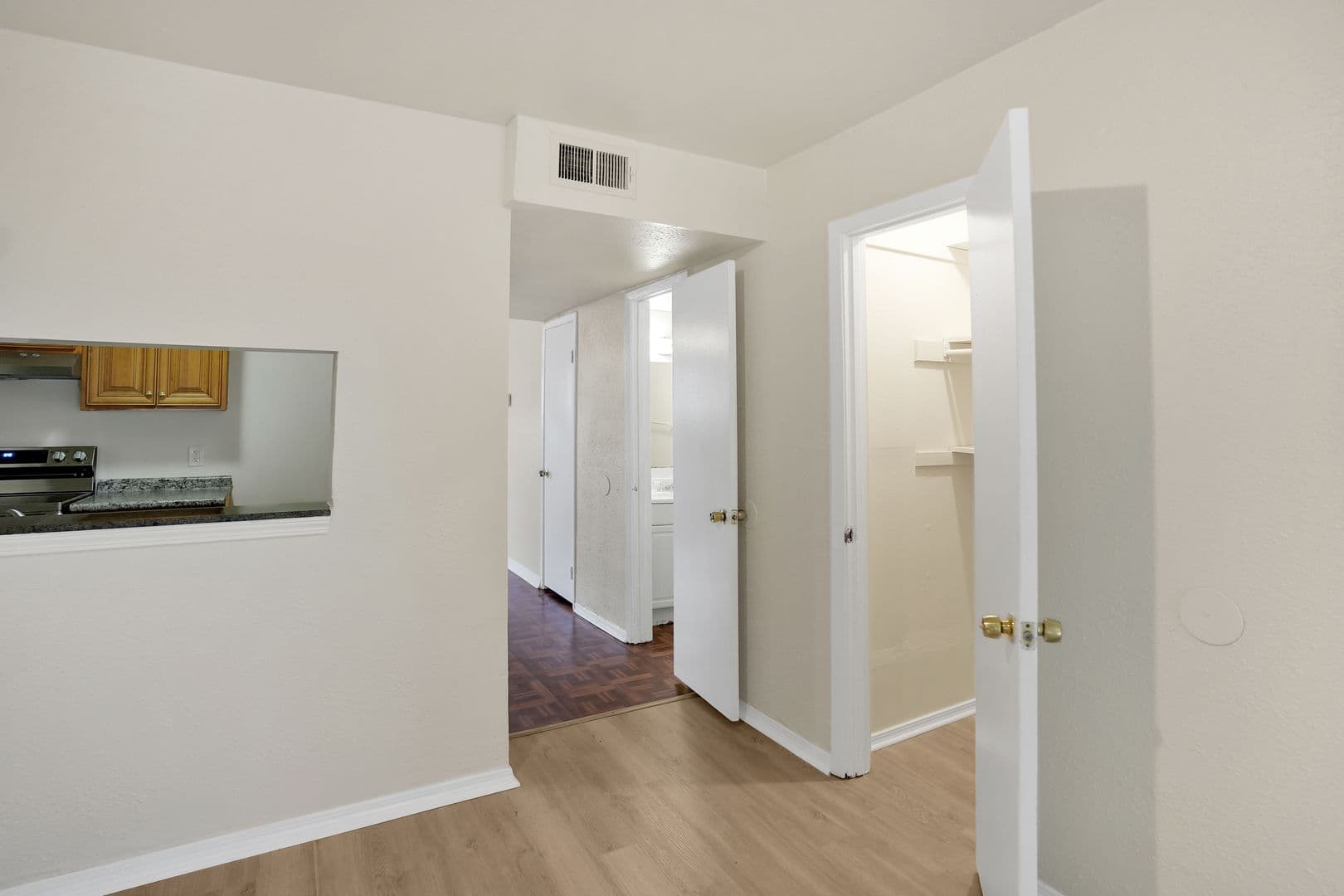 Terrytown Apartment: 500-502 Behrman Hwy