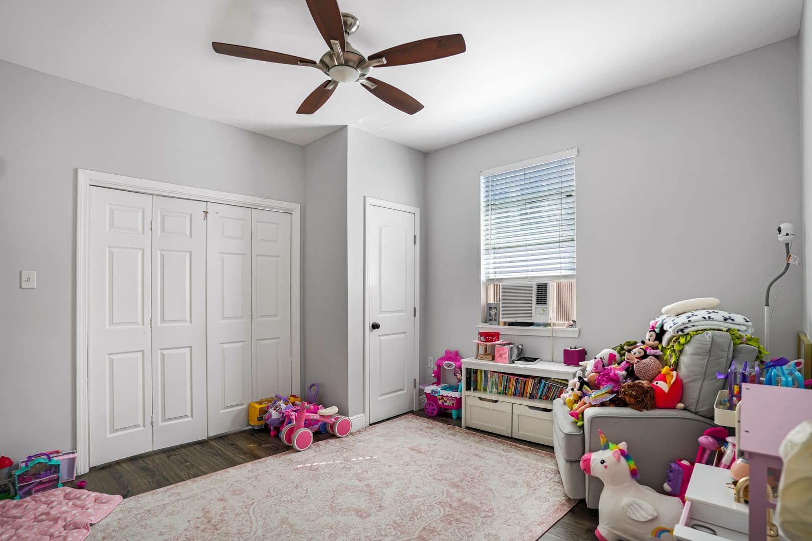 Gretna Apartment: 427 - 429 Third St