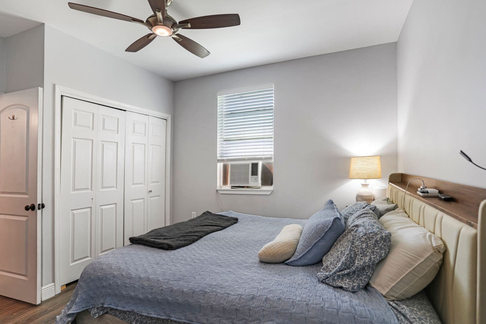 Gretna Apartment: 427 - 429 Third St