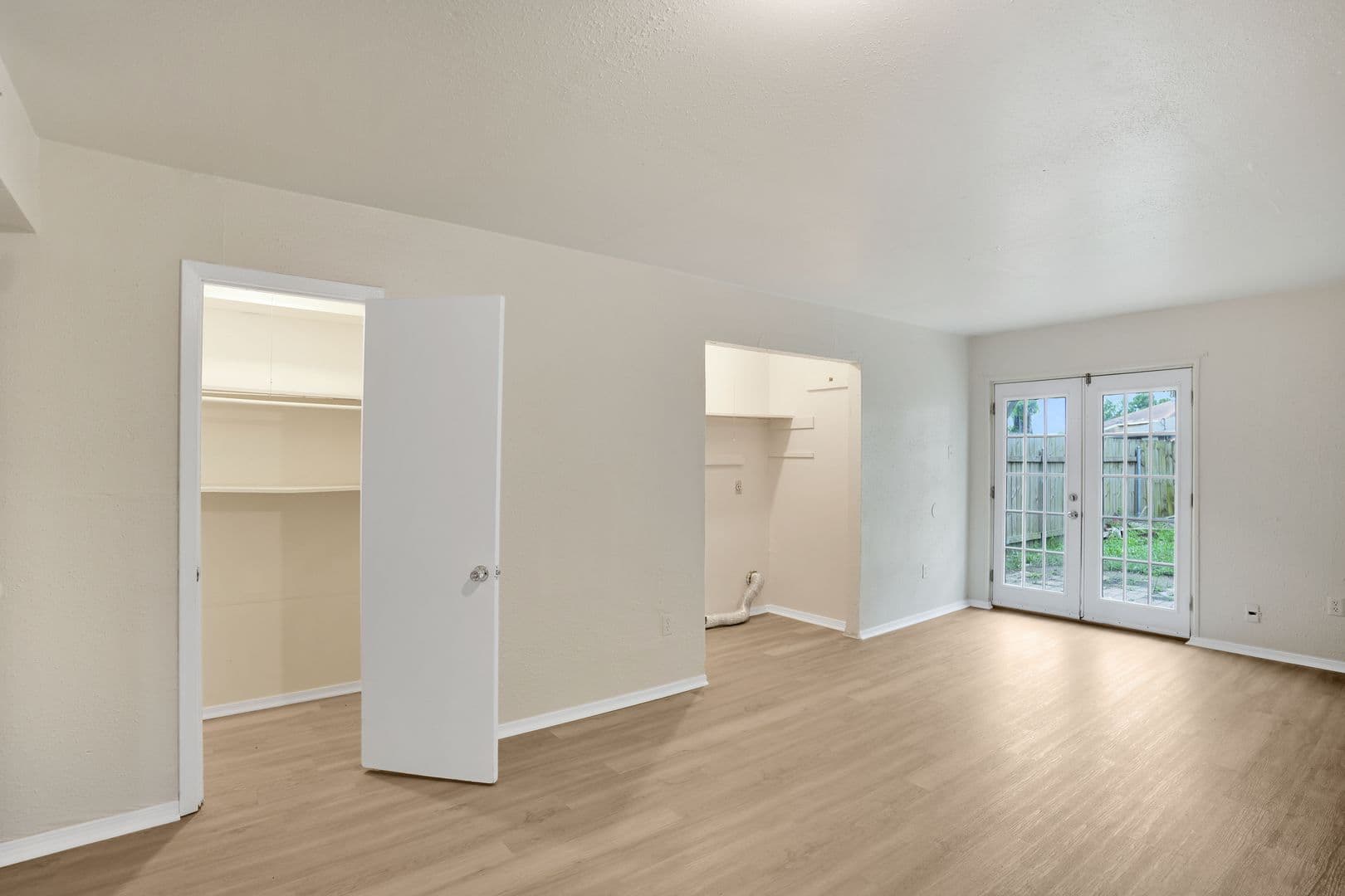 Terrytown Apartment: 500-502 Behrman Hwy