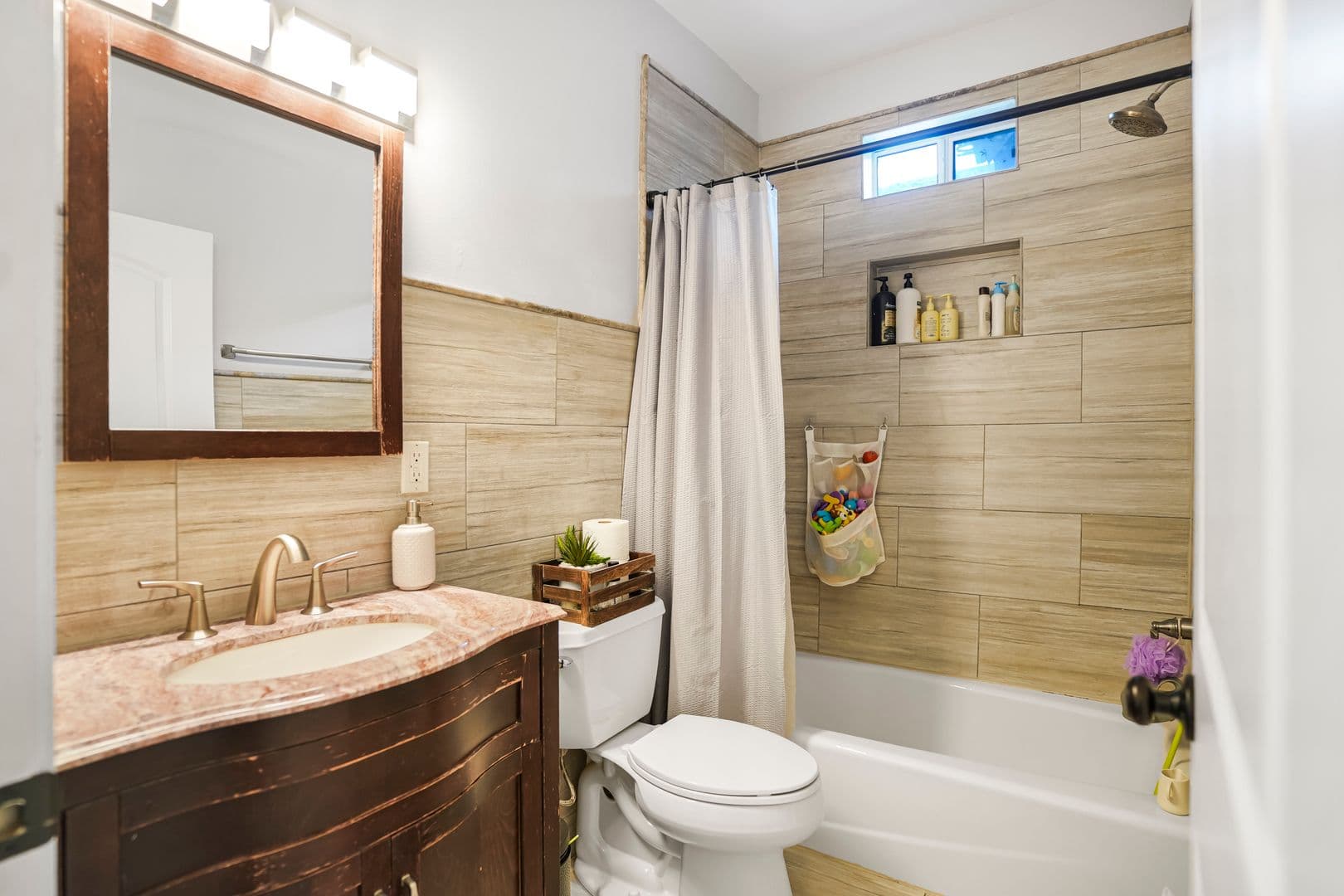 Gretna Apartment: 427 - 429 Third St
